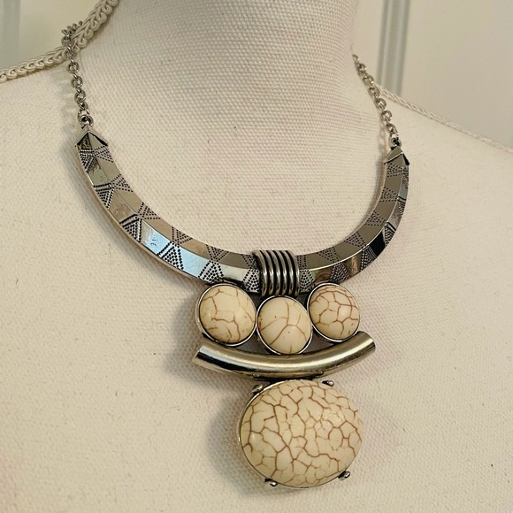 Paparazzi Necklace and Earrings Set